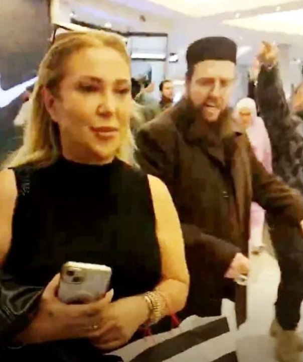 AVMde etrafını sarıp protesto ettiler! Klodya Medina ismi ortalığı karıştırdı