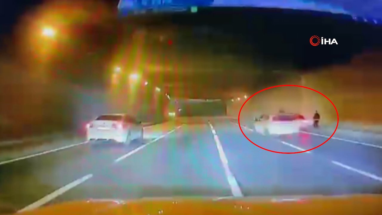 Bağcılar'da makas terörü kamerada! Kazaya neden olup koşarak olay yerinden kaçtılar
