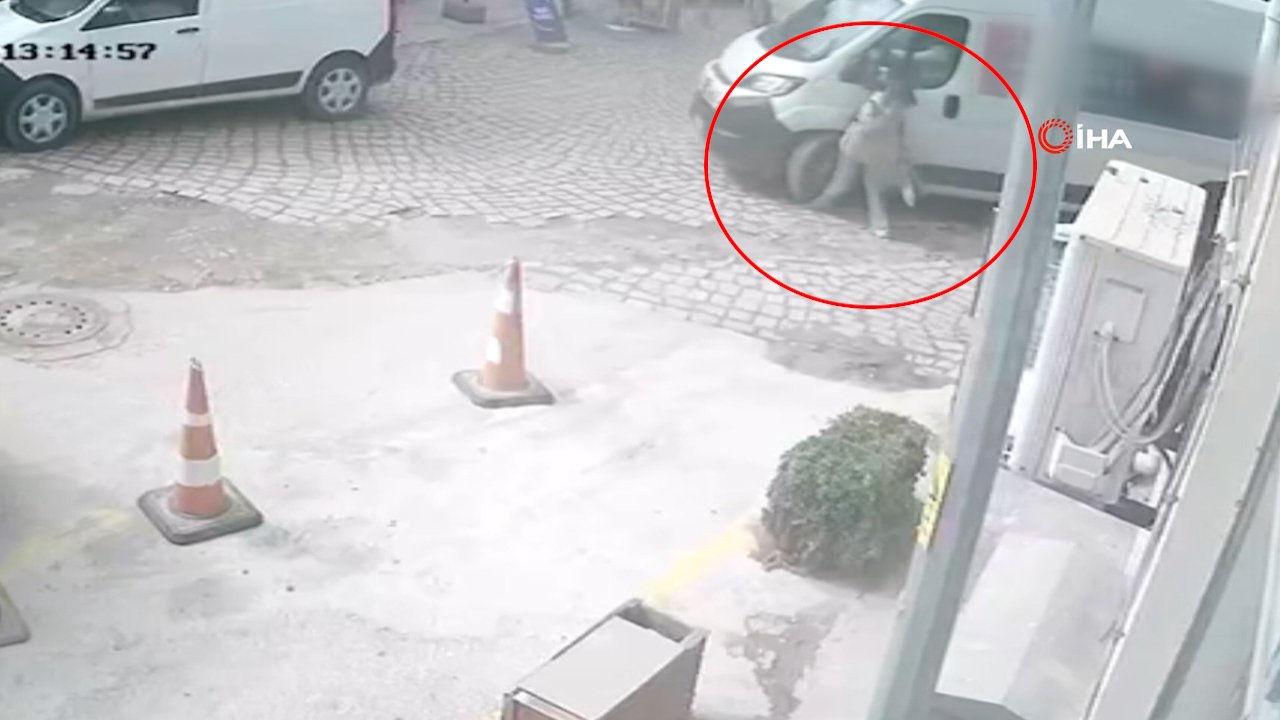 Çanakkale'de korkunç kaza! Manevra yapan minibüsün çarptığı yayanın ayağı fena halde ezildi