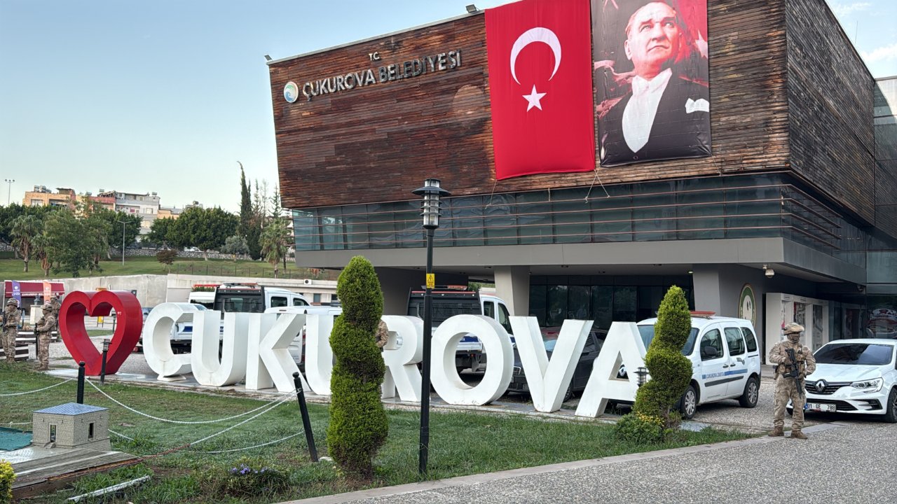 Çukurova Belediyesi'ne yolsuzluk ve rüşvet operasyonu! Mevcut ve eski başkan dahil 44 gözaltı