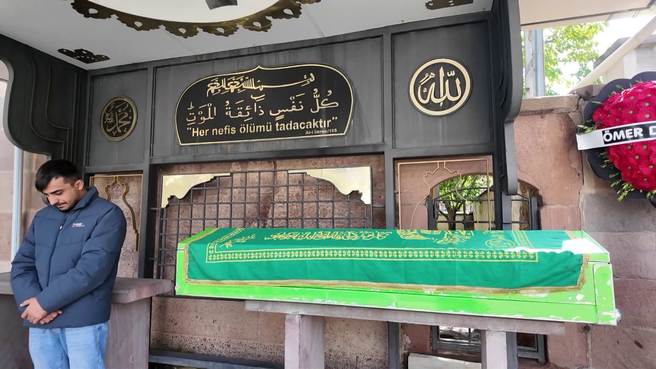 Emekliliği 9 ay sürdü! Ruhi öğretmen son yolculuğuna uğurlandı