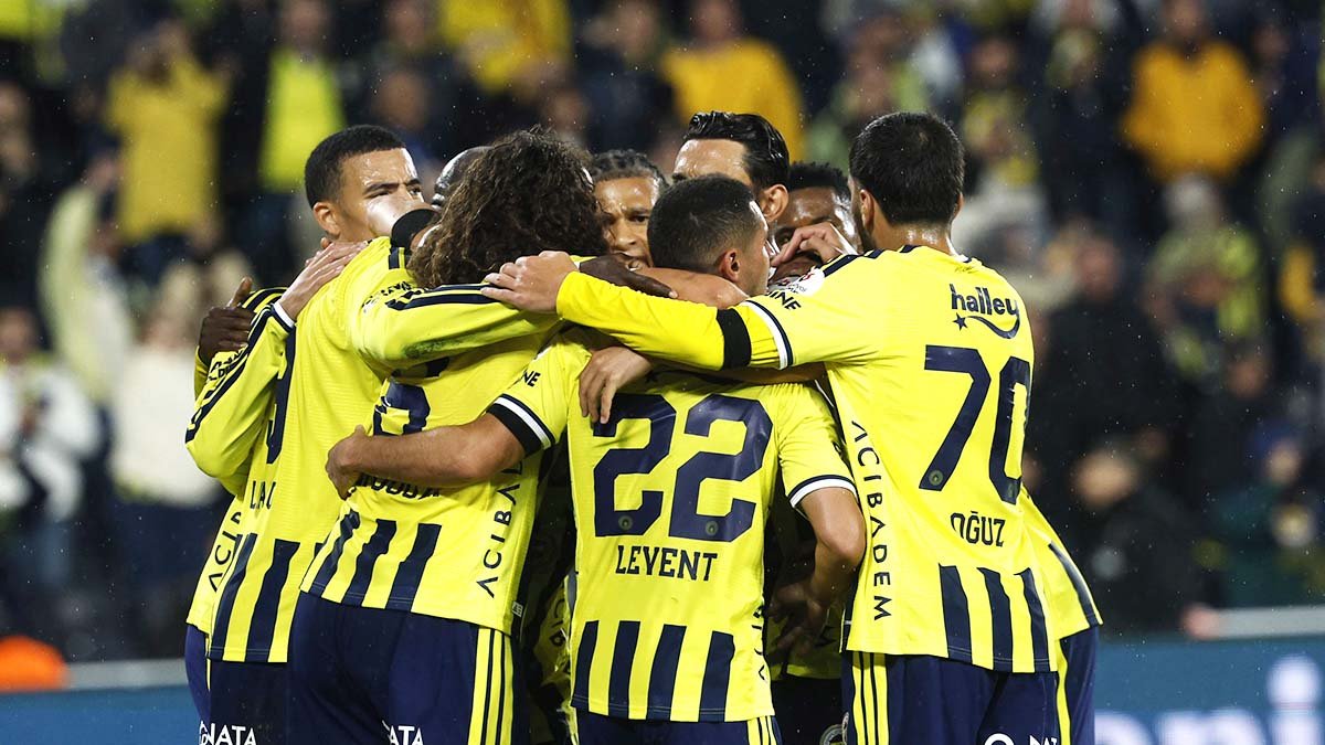 Fenerbahçe, Şampiyonlar Liginde ilk galibiyet peşinde! Slavia Prag karşısında 2 eksik