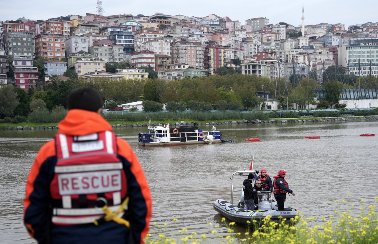 Haliç’ten Galata’ya acı bekleyiş! Selde kaybolan Ahmet Derin’in ağabeyi yürek sızlattı