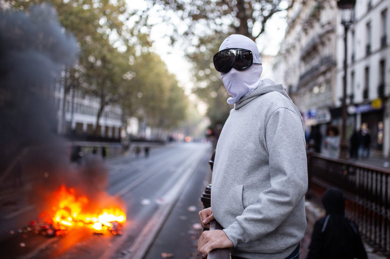 Macron istifa mı etti? Fransadaki protestolarda son durum!