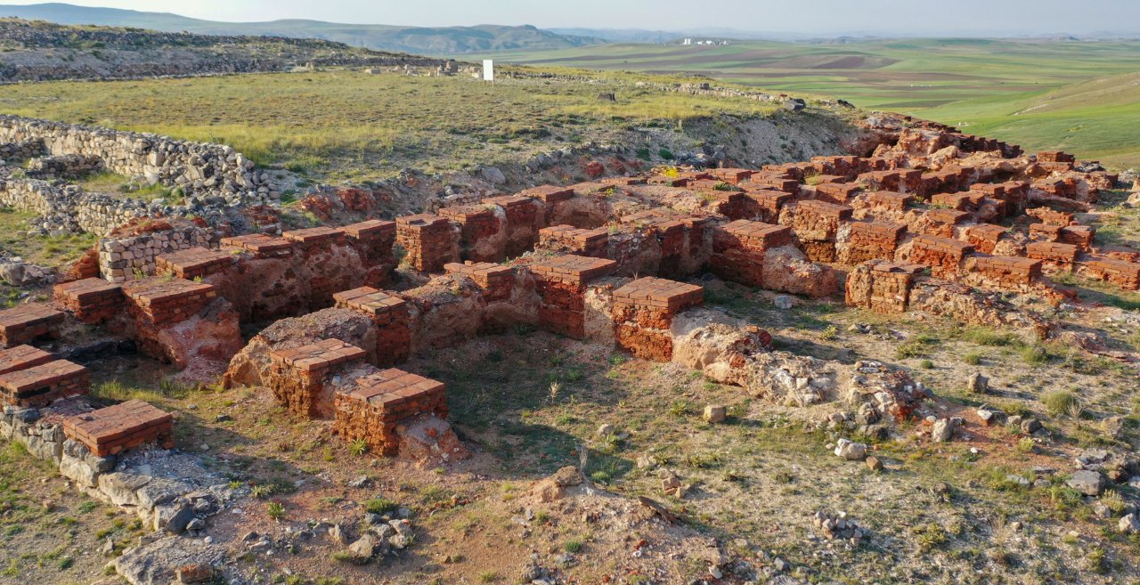 Sivas'ta 3.500 yıllık sır! 52 tablet bulundu, şimdi gözler yeni kazılarda