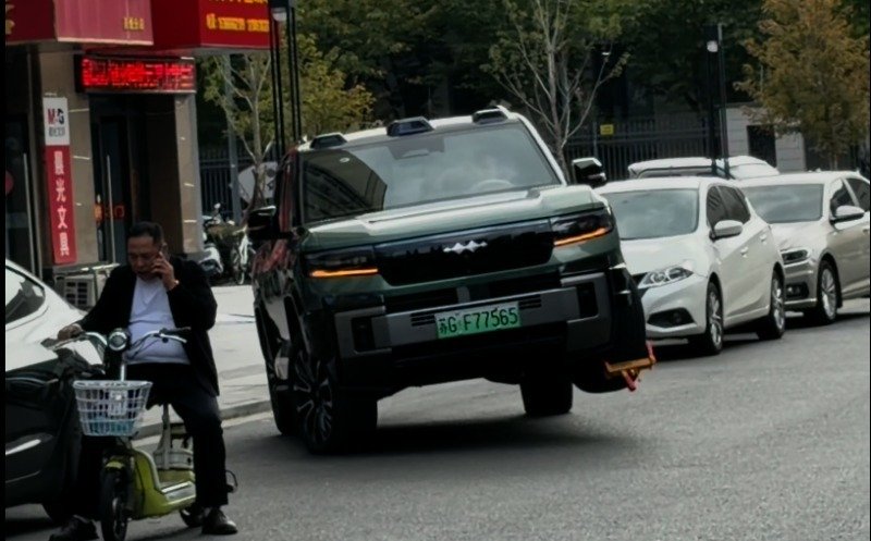 Tekerlek kilidi de durduramadı: BYD’nin SUV’u üç tekerlek üzerinde görüntülendi