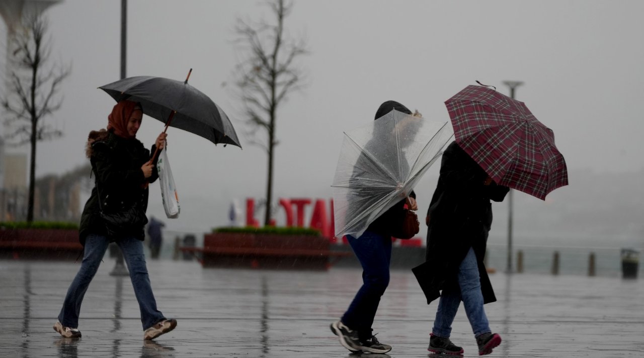 11 kentte alarm: İstanbul için saat verildi! Hem fırtına hem sağanak geliyor