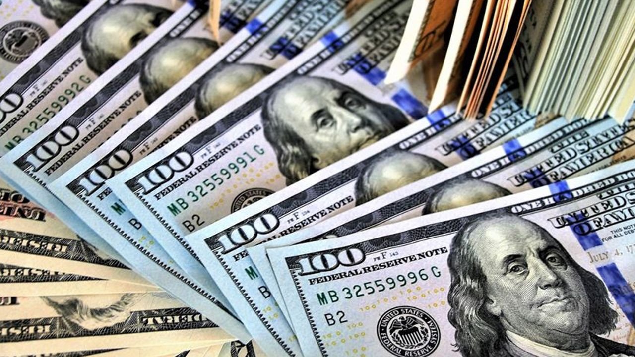 Altında tehlike çanları! Dolarda 17 ay sonra bir ilk…