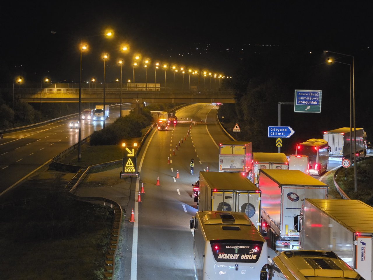 Anadolu Otoyolunda kimyasal madde alarmı! Trafik kapatıldı