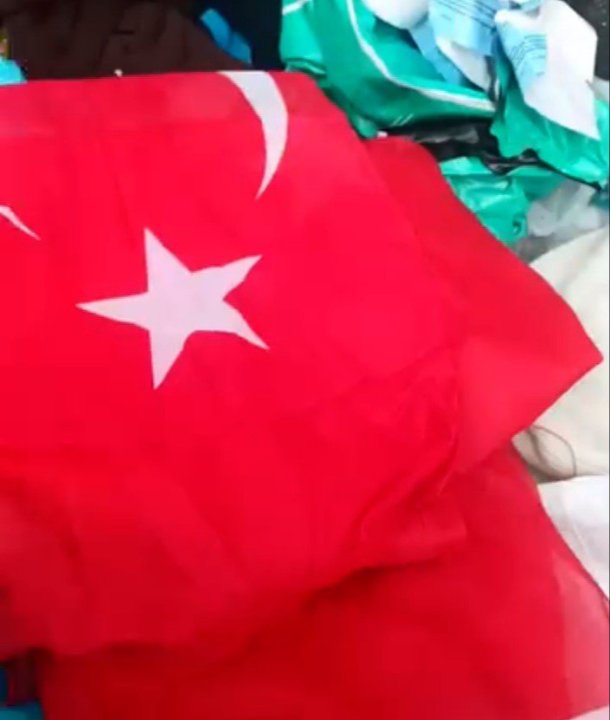 Bayrakları çöpe atan da ihbar eden de aynı kişi çıktı! Tekirdağda ilginç olay