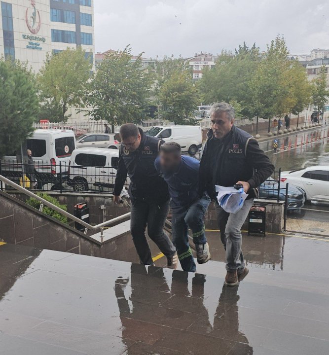 Bayrakları çöpe atan da ihbar eden de aynı kişi çıktı! Tekirdağda ilginç olay