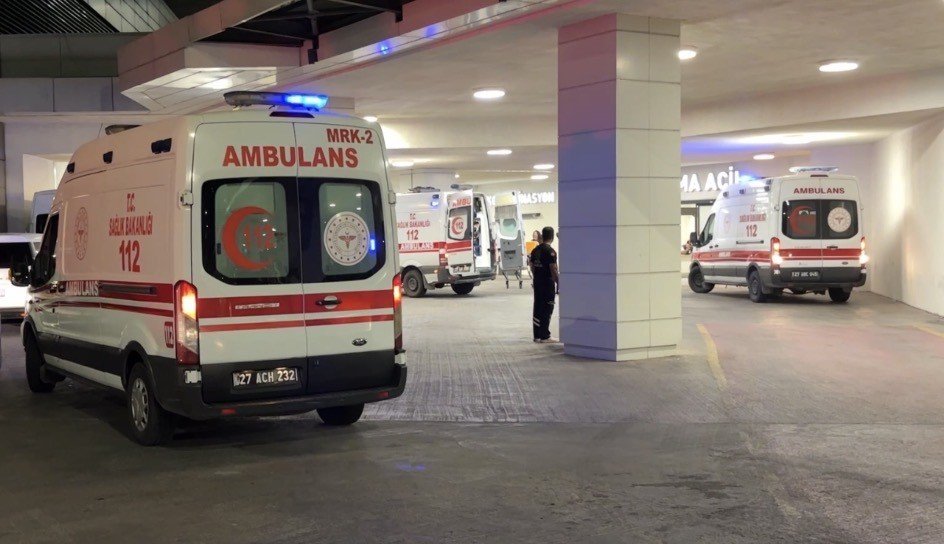 Evlerinin camından peş peşe atladılar! Anne öldü, baba ve 5 yaşındaki çocuk yaralı