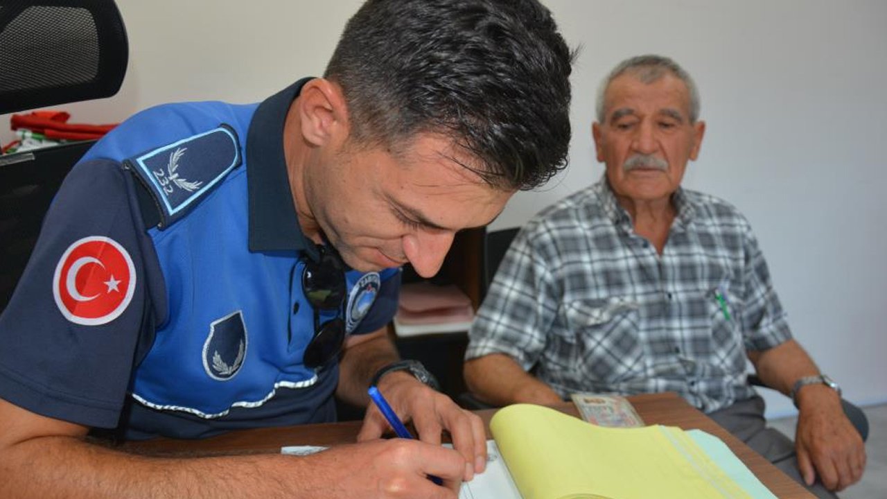 Hepsi poşetten çıktı! Gazisi bir an bile düşünmeden zabıtaya koştu