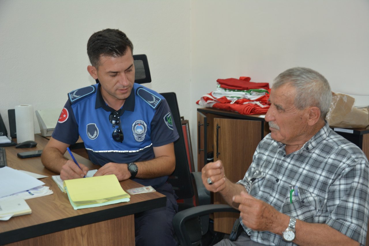 Hepsi poşetten çıktı! Kıbrıs Gazisi bir an bile düşünmeden zabıtaya koştu