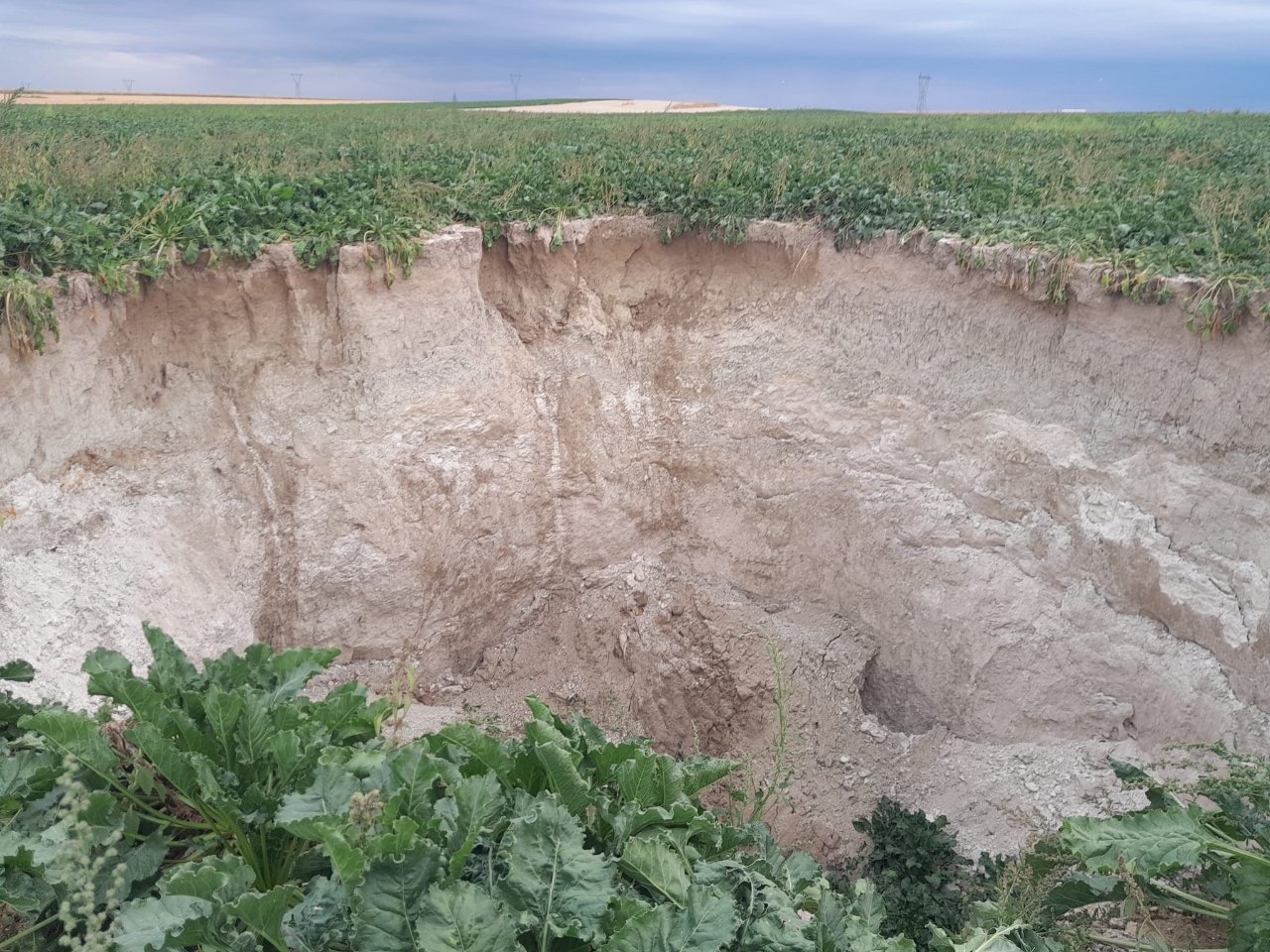 Konyada 15 metre çapında yeni bir obruk oluştu