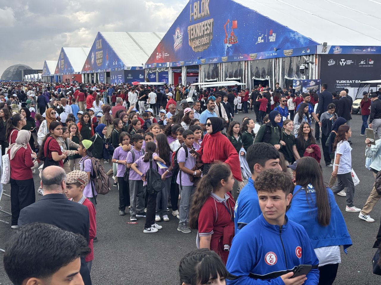 TEKNOFEST'in üçüncü gününe damga vurdu! Bastonuyla geldi, GÜRZ'ün önünde dua etti: Kahrolsun İsrail