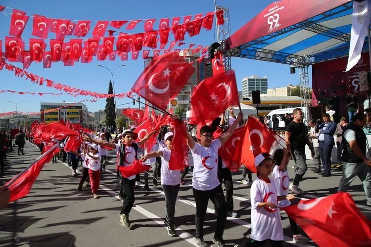 30 Ekim tatil mi, 29 Ekimle birleşecek mi? 4,5 günlük tatil için gözler idari izin kararında!