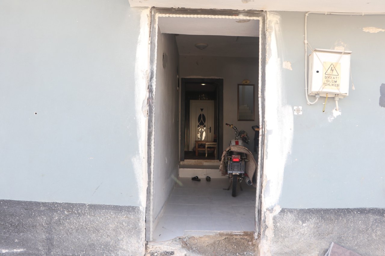 Adana’da evine patlayıcı atılan aile diken üstünde: 3 kez saldırdılar, korkudan damda yatıyoruz