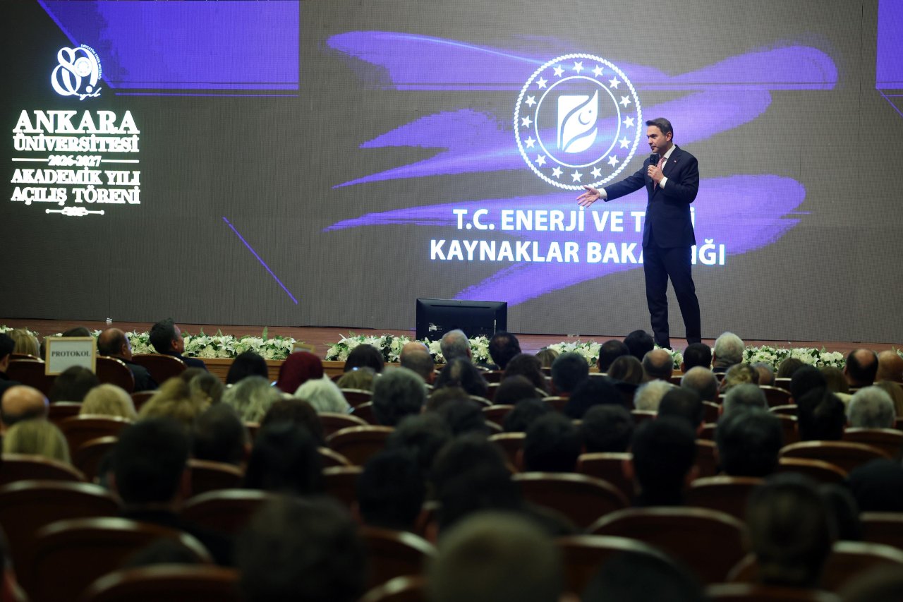 Bakan Bayraktar: Türkiye'yi enerjide gençlerle bağımsız kılacağız
