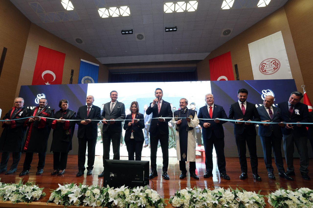 Bakan Bayraktar: Türkiye'yi enerjide gençlerle bağımsız kılacağız