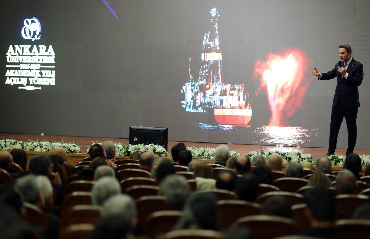 Bakan Bayraktar: Türkiye'yi enerjide gençlerle bağımsız kılacağız