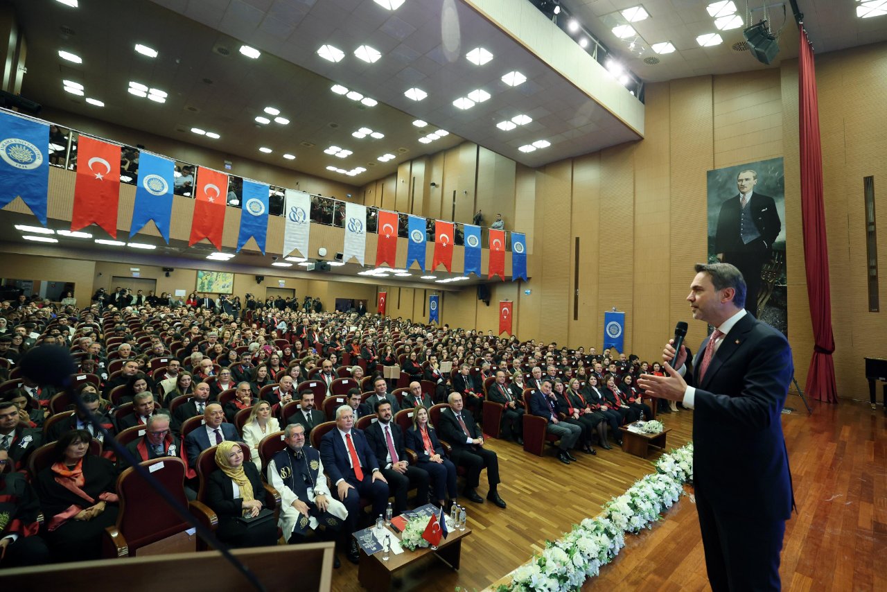 Bakan Bayraktar: Türkiye'yi enerjide gençlerle bağımsız kılacağız