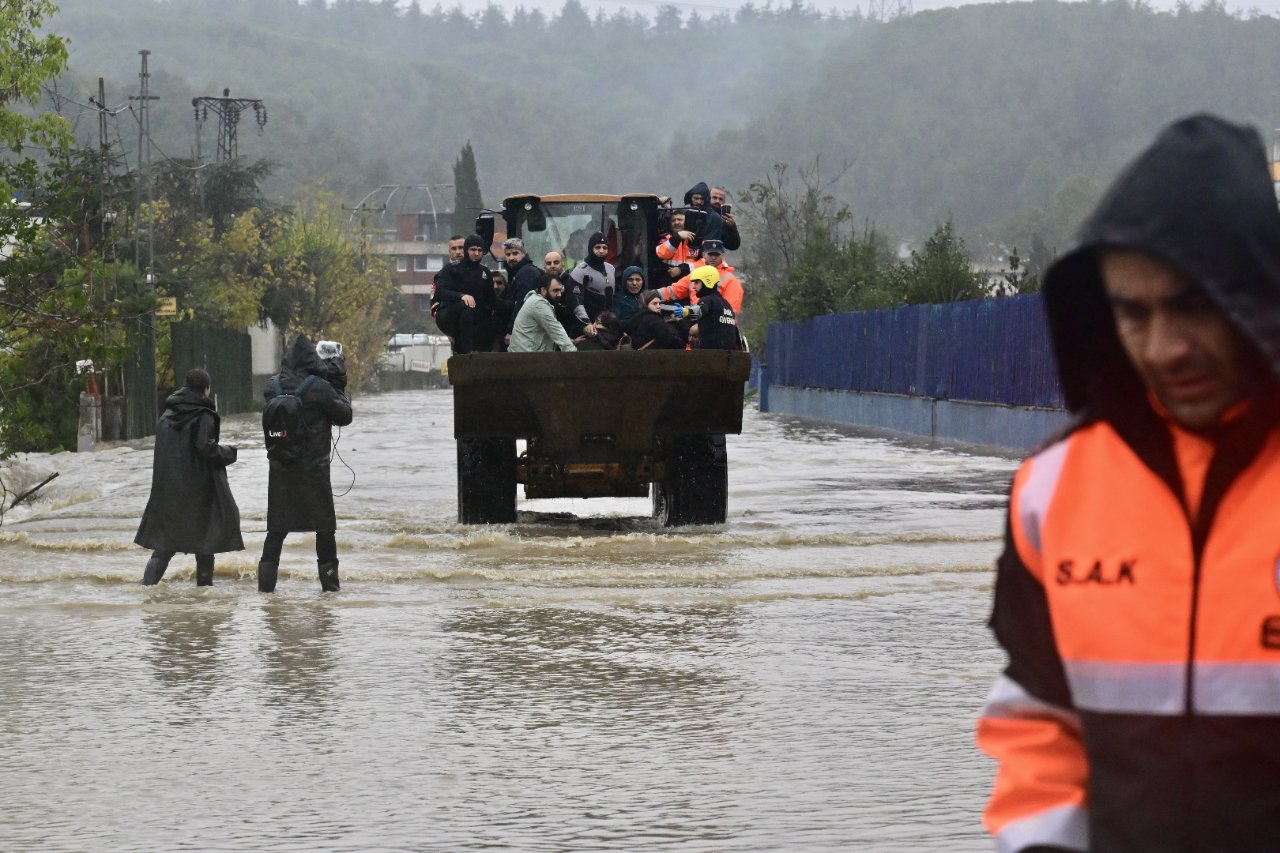 İstanbul’da sel riski taşıyan 10 ilçe! Son afet yapay zeka risk haritasıyla eşleşti: Ciddi taşkınlarla karşılaşabiliriz