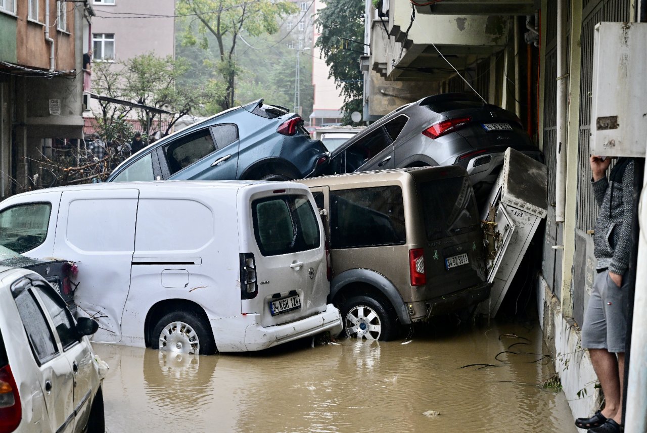 İstanbul’da sel riski taşıyan 10 ilçe! Son afet yapay zeka risk haritasıyla eşleşti: Ciddi taşkınlarla karşılaşabiliriz