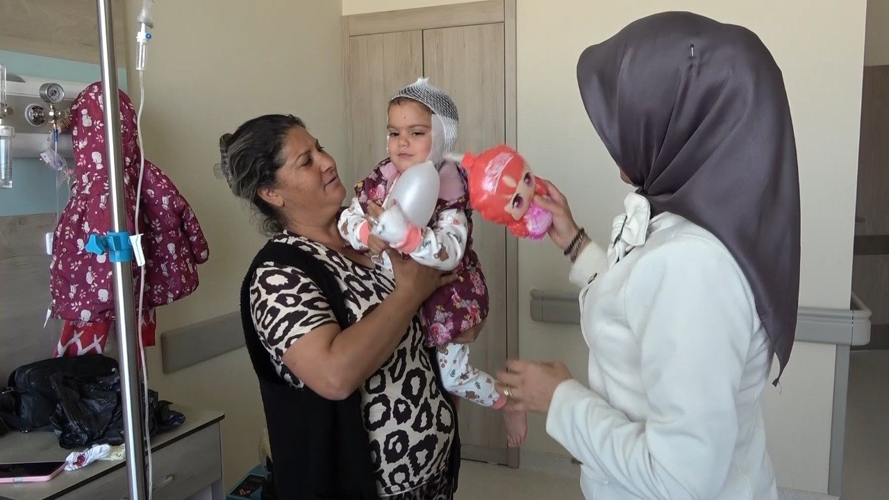 Kente umut olan operasyon! İlk kez 2,5 yaşındaki çocuğa 'biyonik kulak' ameliyatı yapıldı