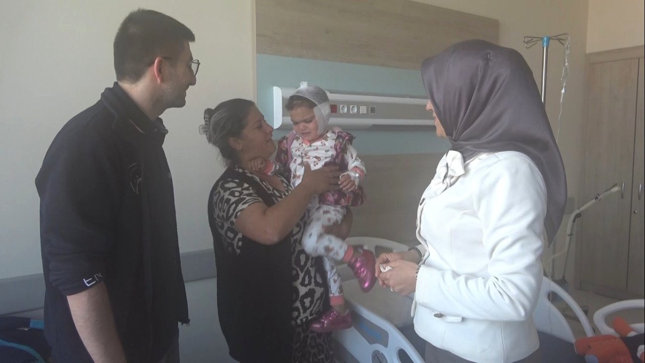 Kente umut olan operasyon! İlk kez 2,5 yaşındaki çocuğa biyonik kulak ameliyatı yapıldı