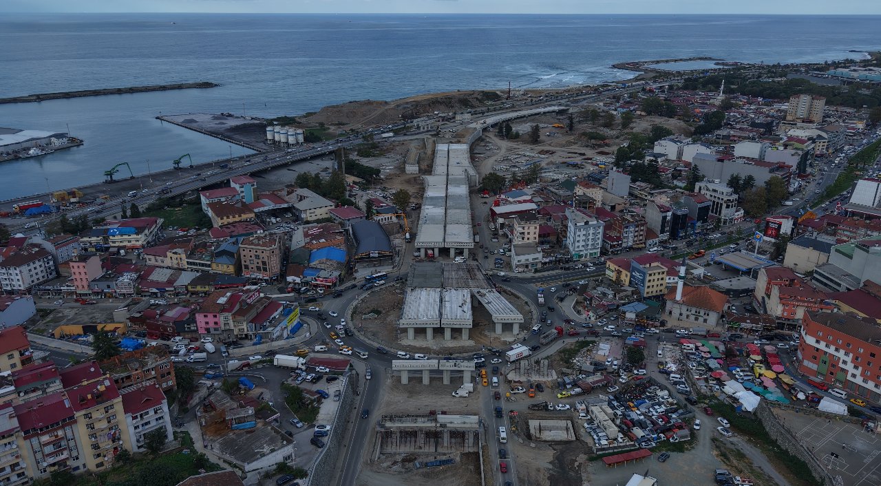 Kentte trafiği rahatlatacak proje! 585 metre uzunluğunda, on binlerce kazık çakıldı