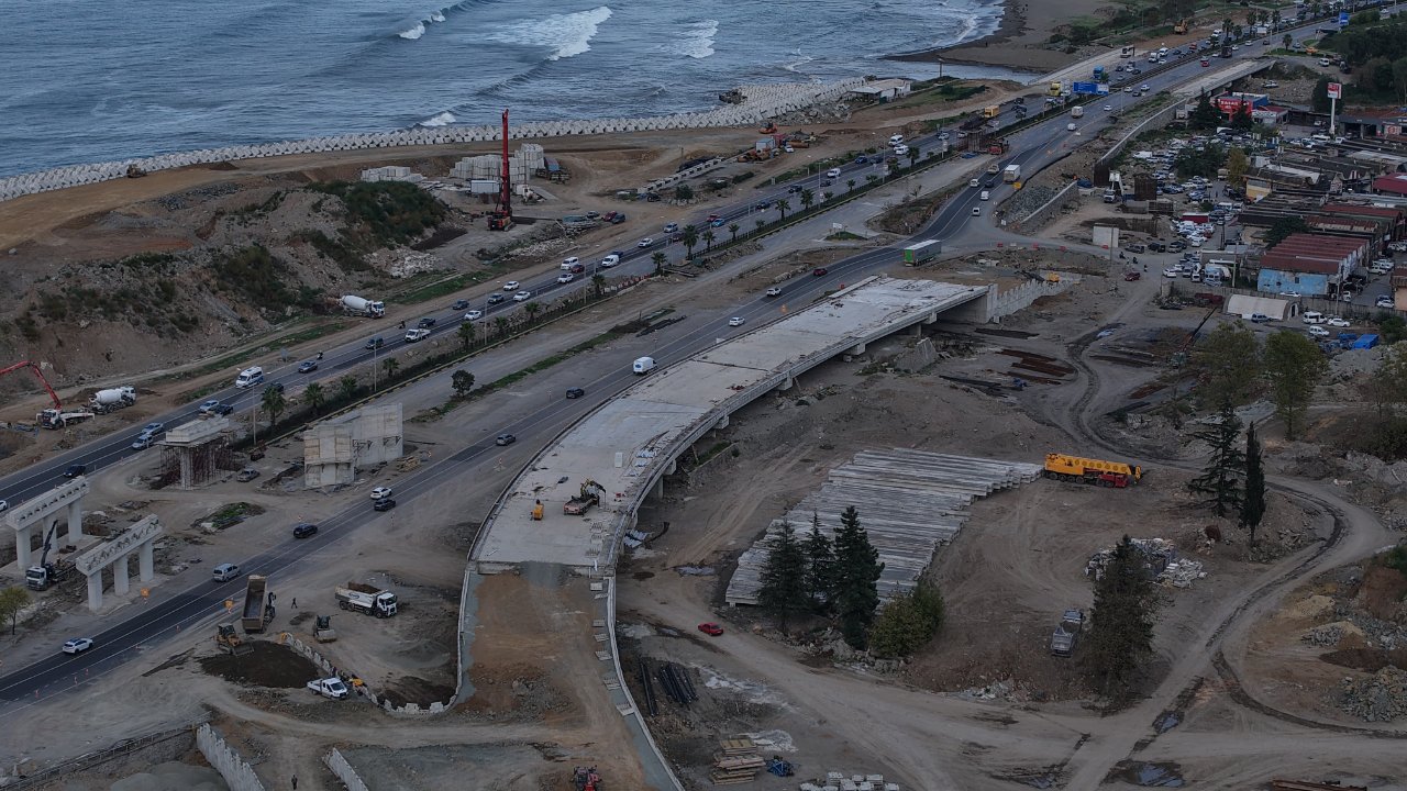 Kentte trafiği rahatlatacak proje! 585 metre uzunluğunda, on binlerce kazık çakıldı