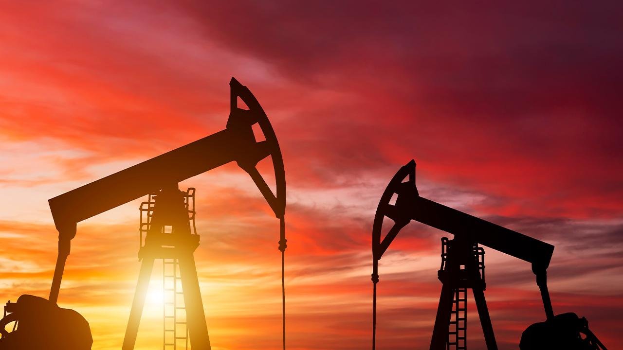 Petrolün ateşi düşmüyor! Yeniden kritik seviyeyi test etti