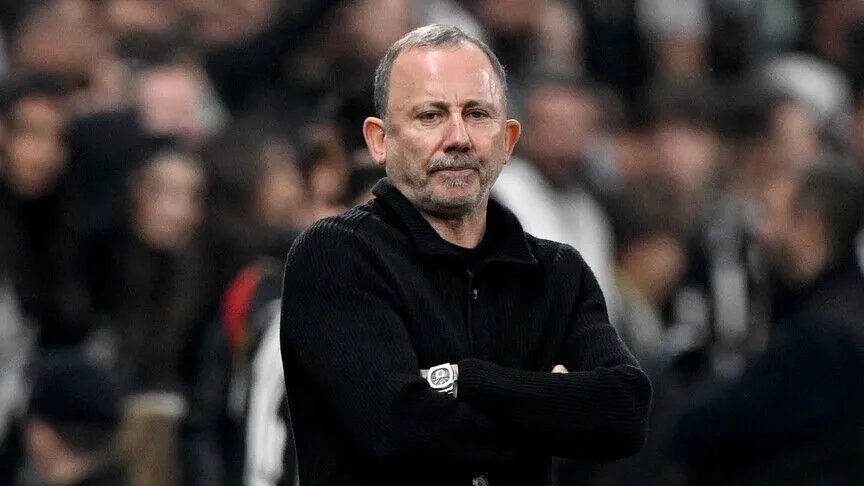 Sergen Yalçın, geçtiğimiz sezon Beşiktaş'ta başarısız bir görüntü çizdi.