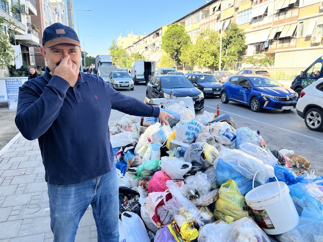 Sokaklarda fareler dolaşıyor! Çöp dağları toplanmadı, vatandaş isyan etti