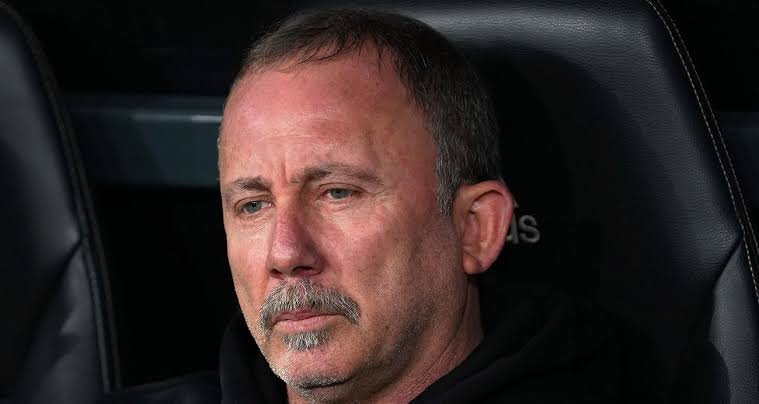 53 yaşındaki çalıştırıcı, daha önce Gaziantepspor, Sivasspor, Kayserispor, Konyaspor, Eskişehirspor, Alanyaspor, Yeni Malatyaspor ve Antalyaspor'da görev yaptı.