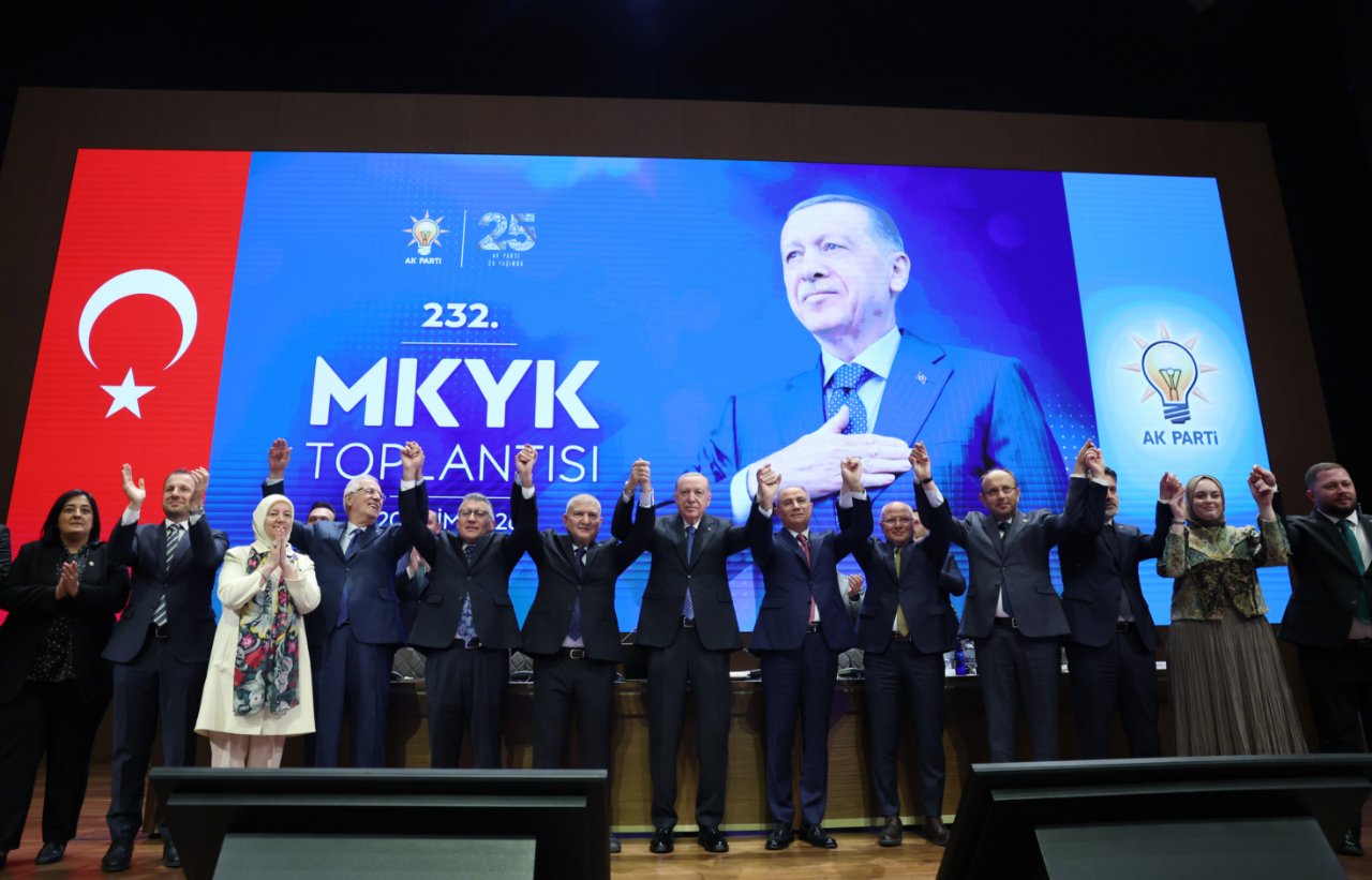 Yeni Yol Partisi'nden istifa eden Bursa Milletvekili Kani Torun, AK Parti'ye katıldı