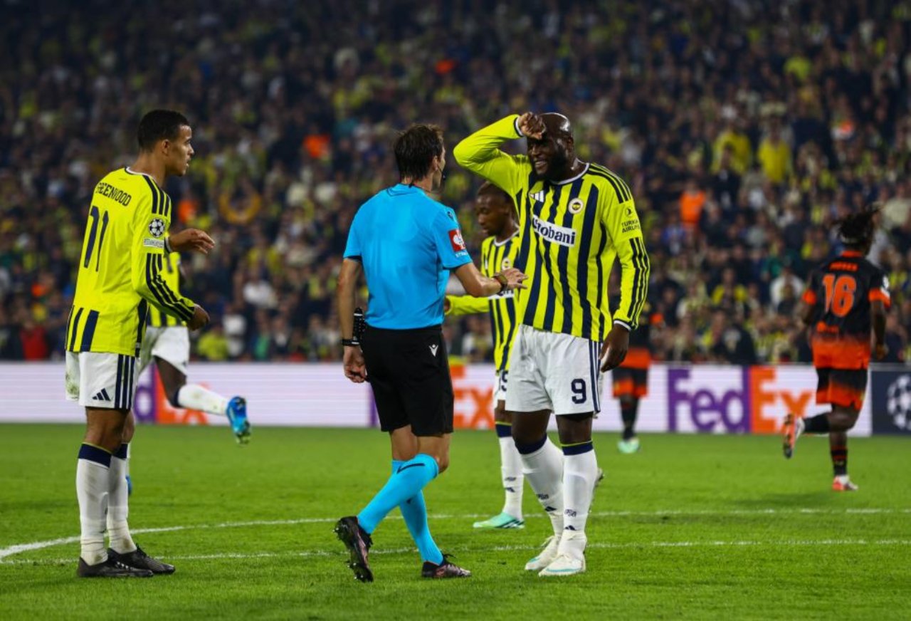 Fenerbahçe'nin son dakika şoku manşetlere çıktı: Kadıköy'de kung fu tekmesi