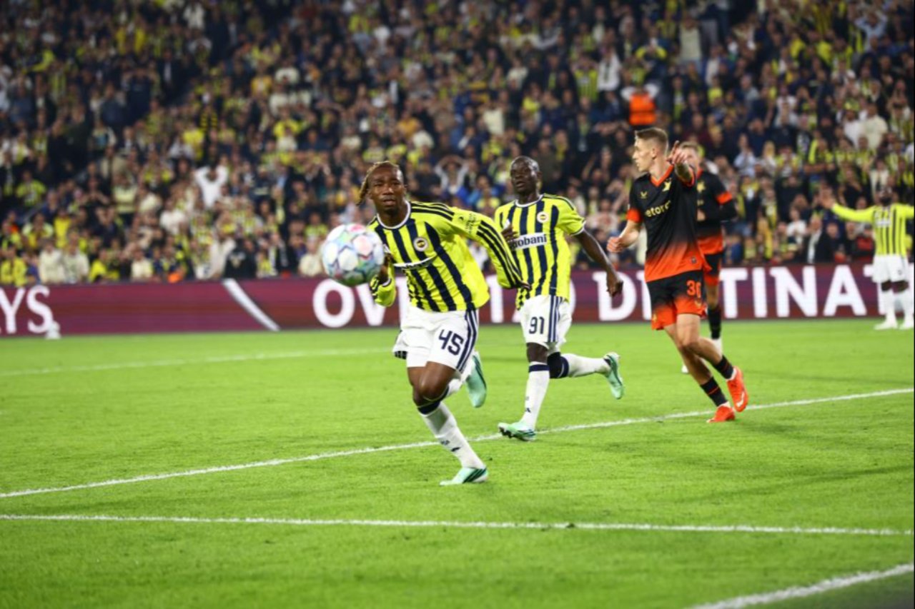 Fenerbahçe'nin son dakika şoku manşetlere çıktı: Kadıköy'de kung fu tekmesi