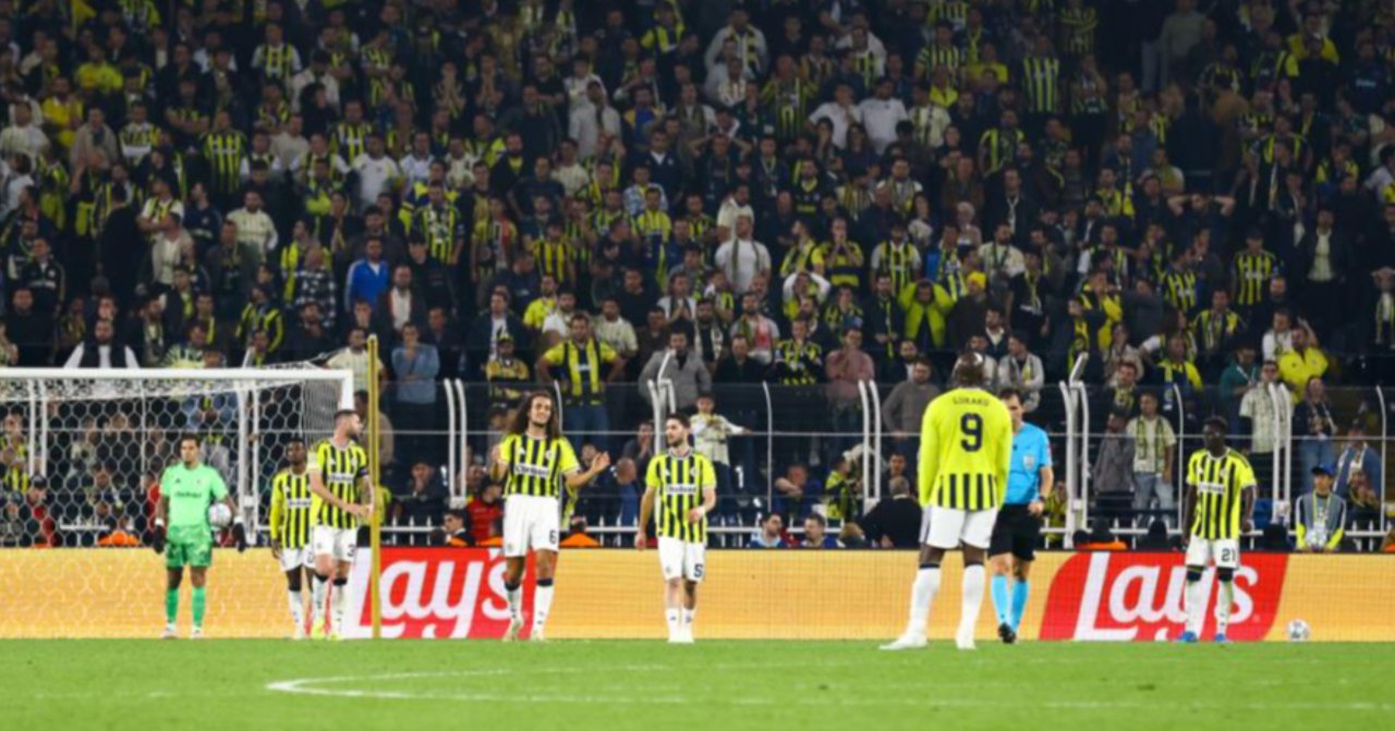 Fenerbahçe'nin son dakika şoku manşetlere çıktı: Kadıköy'de kung fu tekmesi