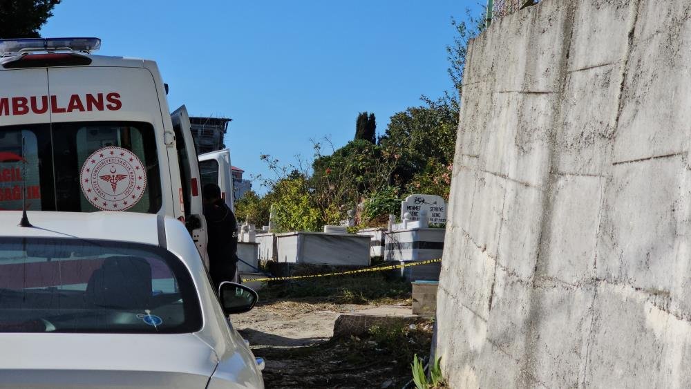 Mezarlıkta esrarengiz olay! Emekli polis ardında bir mektup bıraktı