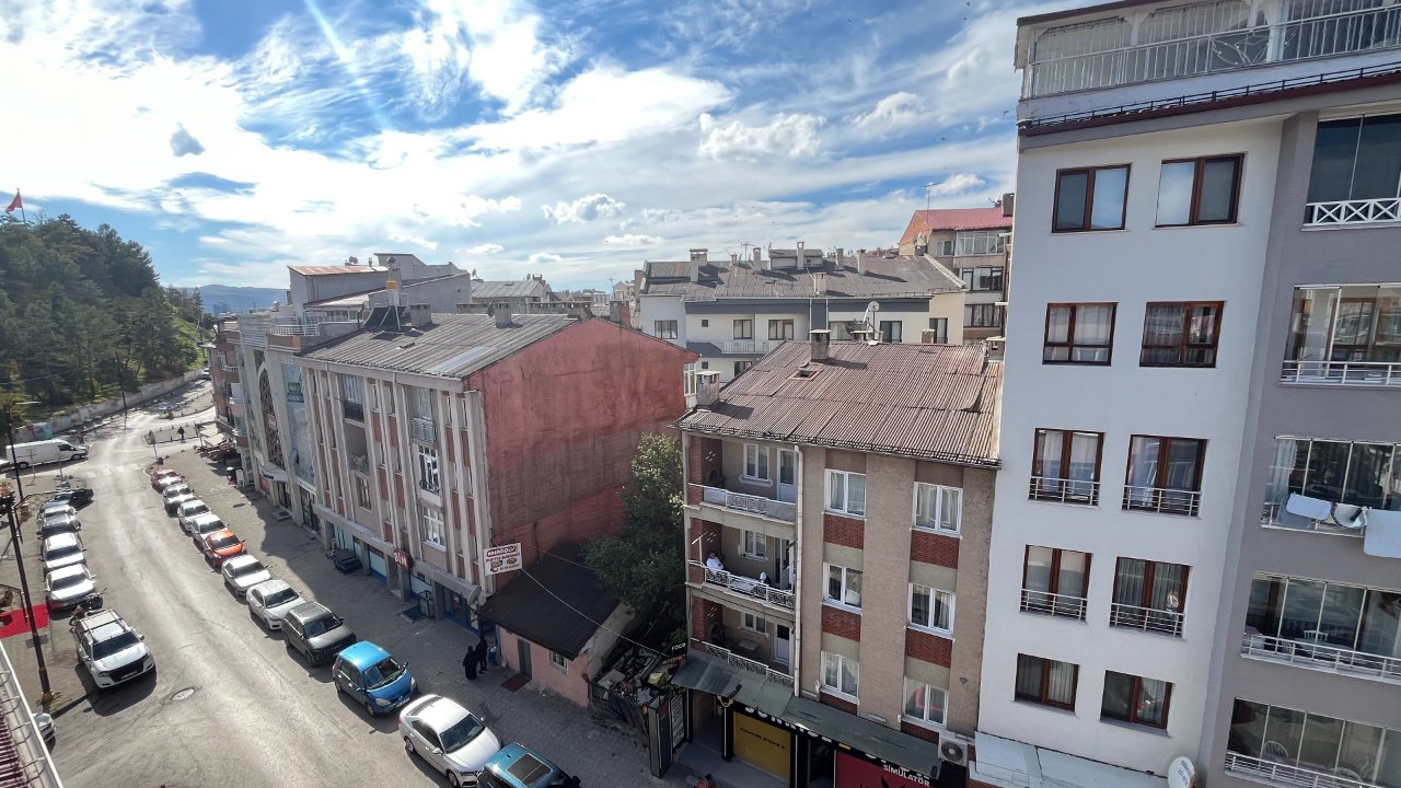 Sivas’ta müteahhitlerin peşine düştüğü ev! Her gelene ‘Hayır’ diyor: 17 yaşımda geldim şimdi 68 yaşındayım