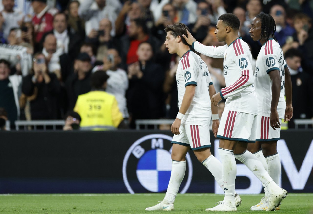 Real Madrid, Şampiyonlar Ligi'nde 9 puanla 4'üncü sırada yer aldı.