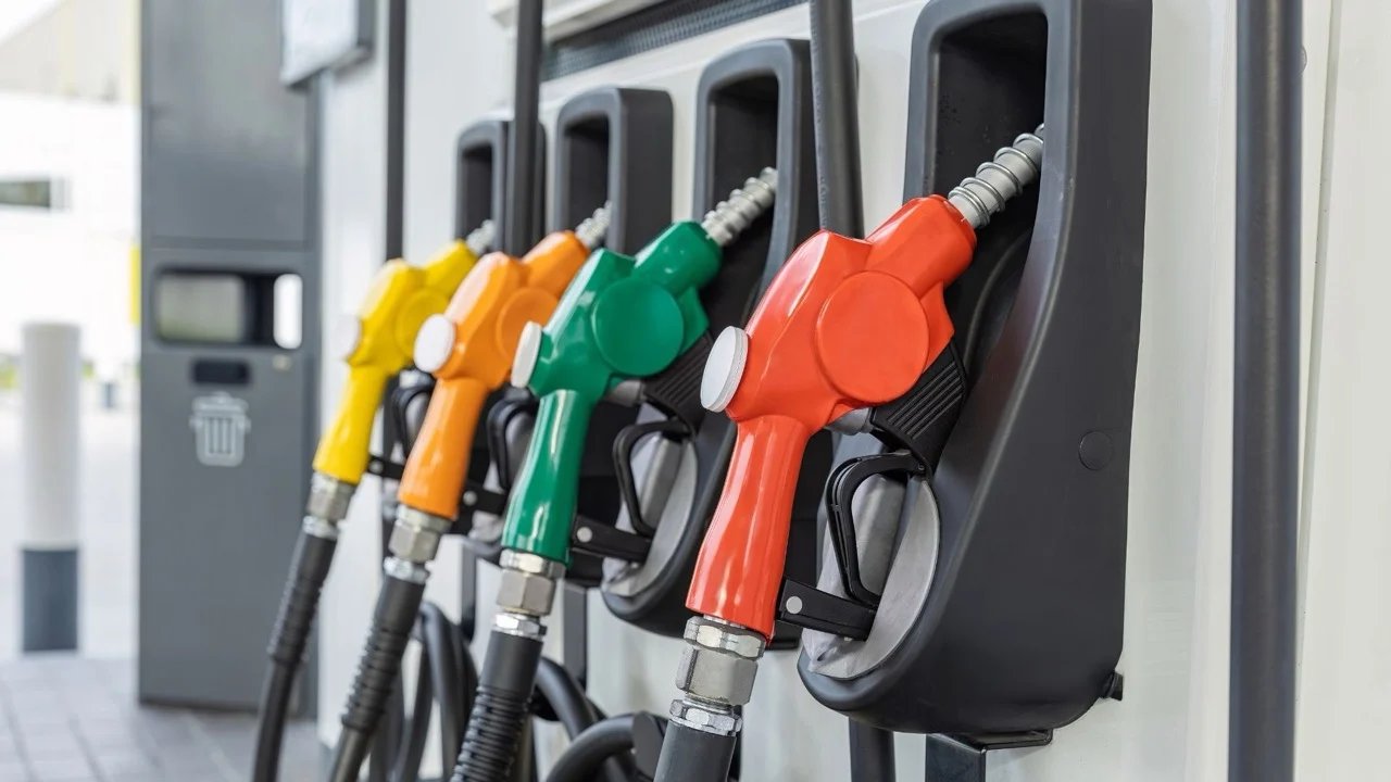 Benzin ucuzluyor, mazot direniyor! İşte pahalı motorinin 4 sebebi!
