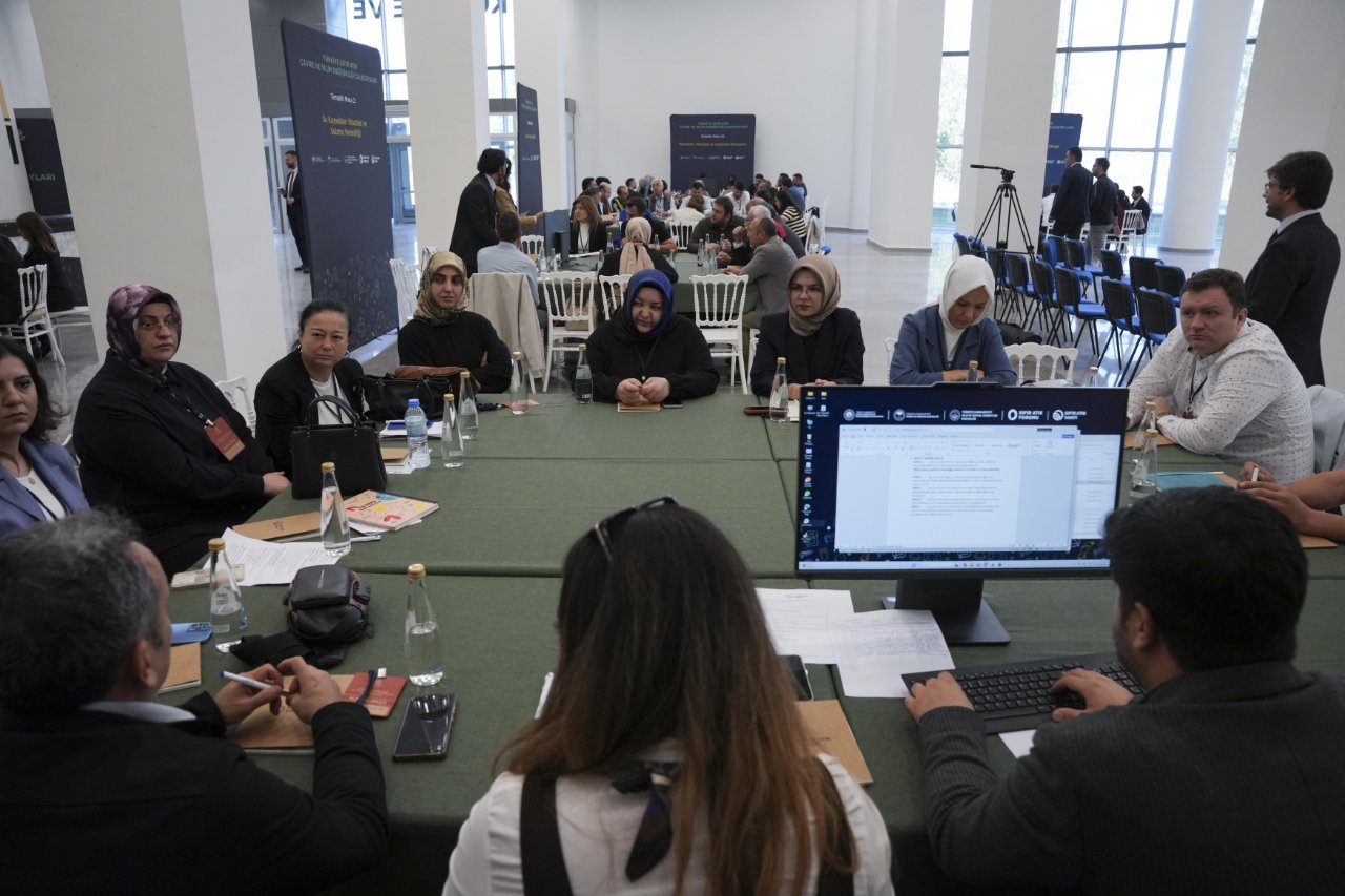 Deprem sonrası Kahramanmaraşa yeşil rota! Sıfır Atık şehirleri geziyor