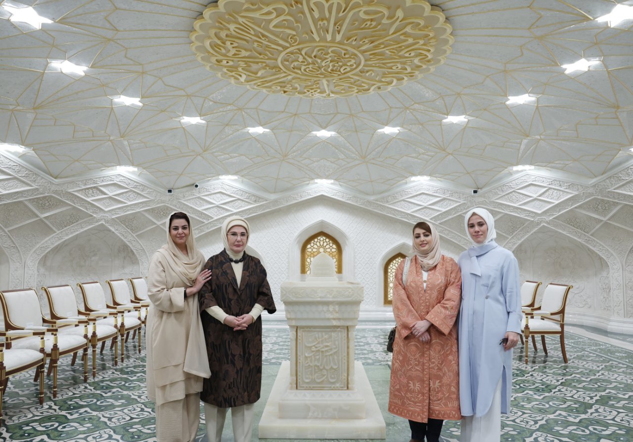 Emine Erdoğan yenilenen İmam Buhari Türbesini ziyaret etti