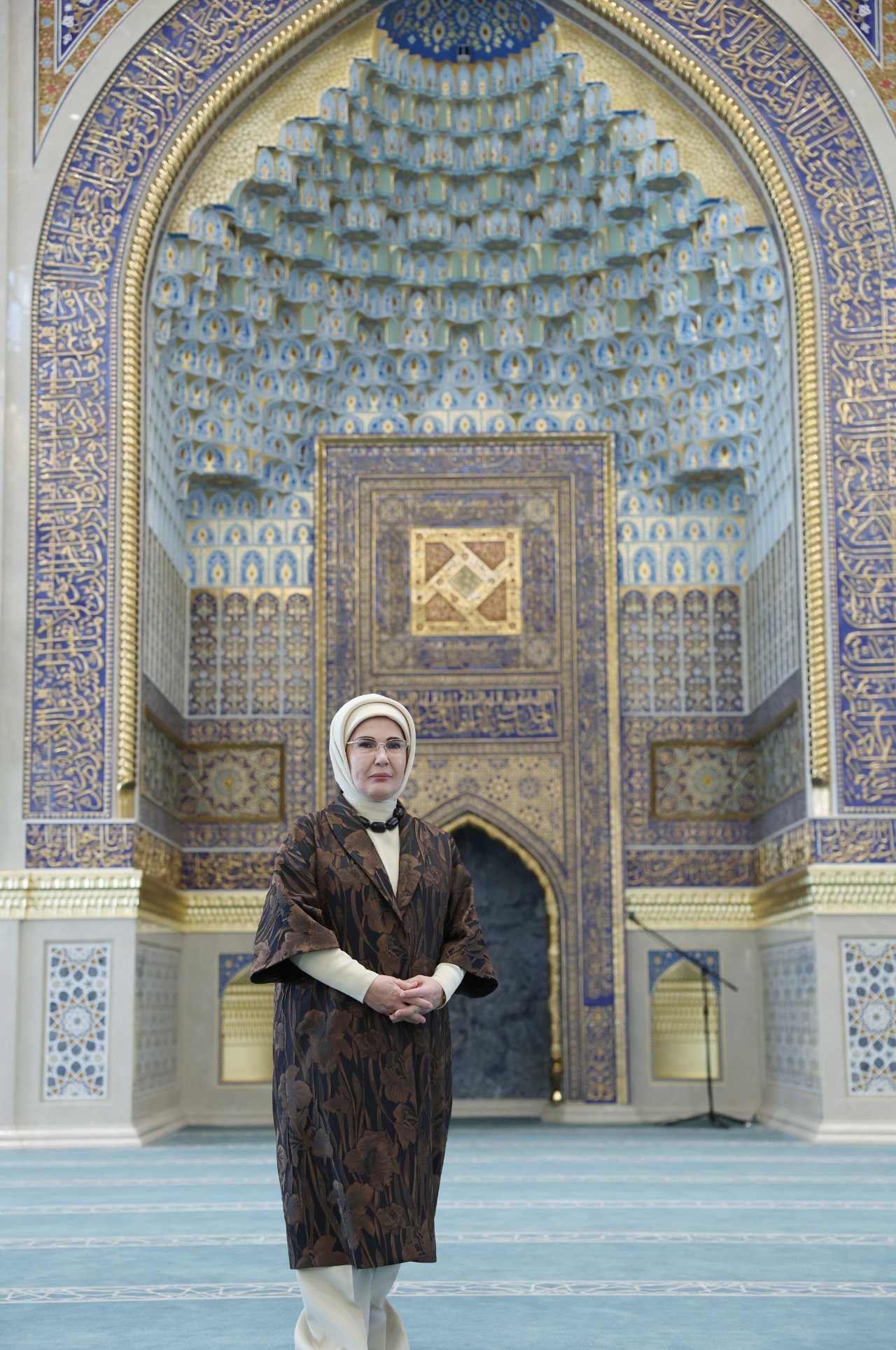 Emine Erdoğan yenilenen İmam Buhari Türbesini ziyaret etti