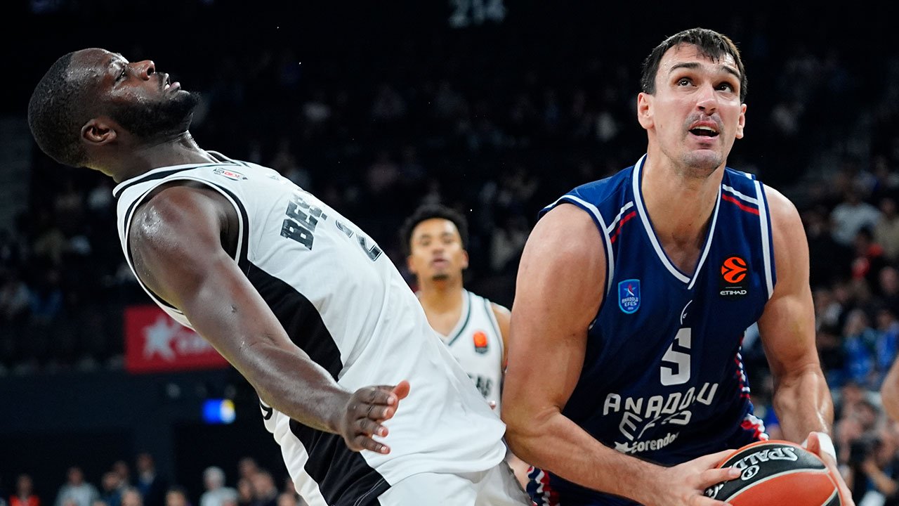 EuroLeague'deki Türk derbisinde kazanan Anadolu Efes