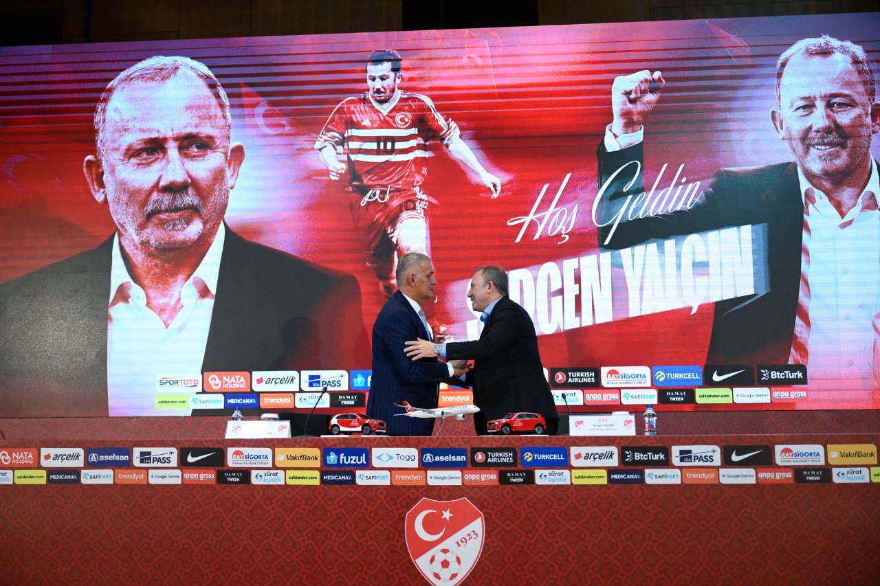 Sergen Yalçın, 4 yıllık sözleşmeye imza attı.
