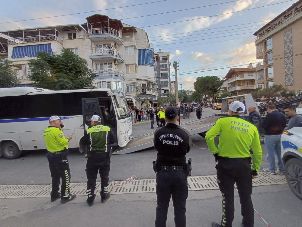 Manisa’da kahreden kaza! Servis minibüsünün çarptığı 8 yaşındaki çocuk öldü